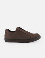 Tenis café de piel para hombre con ajuste elástico