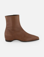 Botines café piel para mujer con cierre lateral visible