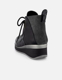 Botines negro ante charol para mujer con combinación de materiales