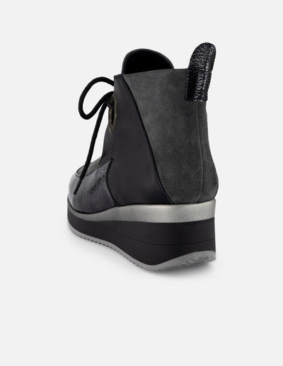 Botines negro ante charol para mujer con combinación de materiales