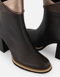 Botines café piel para mujer con solapa superior doblada