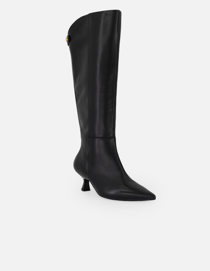 Bota negra piel para mujer con botón metálico