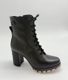 Botines negros piel bombeada para mujer con suela track